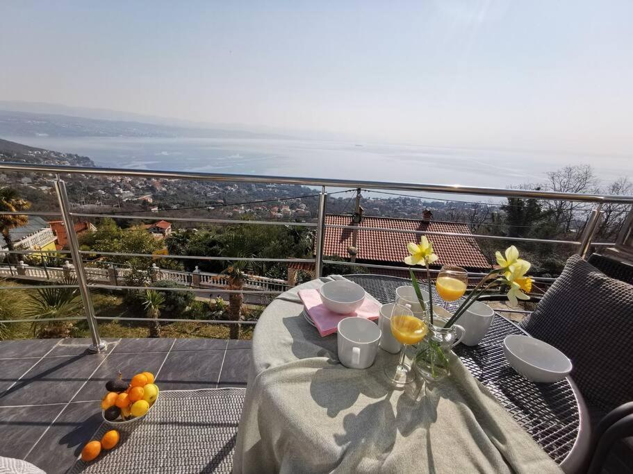 Ferienwohnung Mit 180° Meerblick Dobreć Buitenkant foto