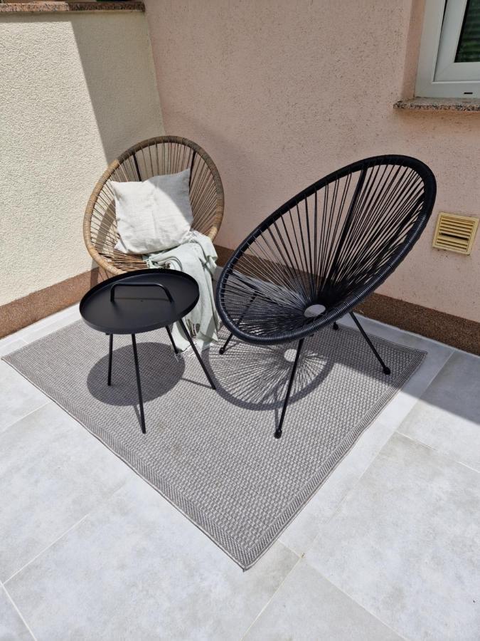 Ferienwohnung Mit 180° Meerblick Dobreć Buitenkant foto